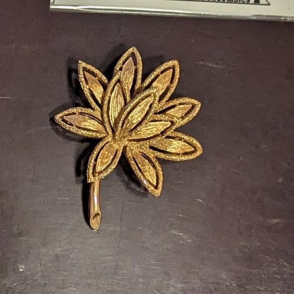 Gold Tone Lotus Flower Signed Avon Vintage Costume Jewelry Designer Brooch Pin